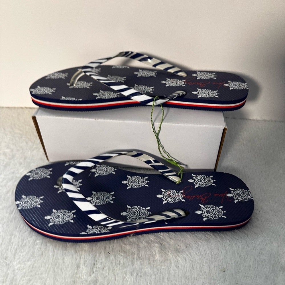 Vera Bradley Navy and White Sandals 💙🤍💙 - Picture 2 of 7